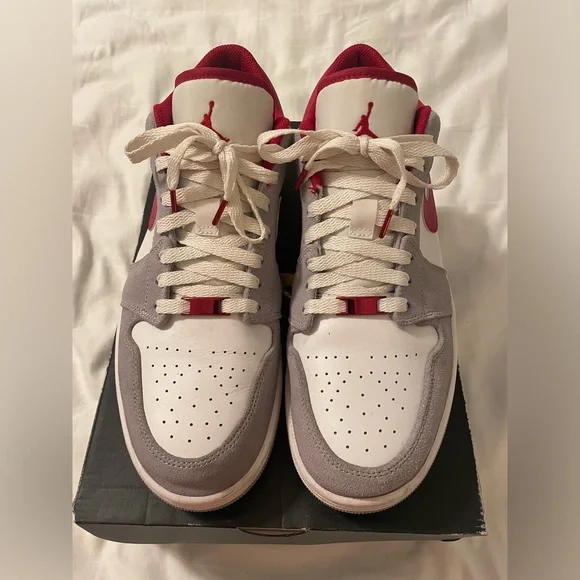 Jordan 1 Low SE light smoke gray gym red